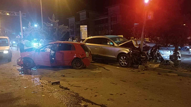 Malatya'da zincirleme kaza| 4 araç çarpıştı, 7 kişi yaralandı