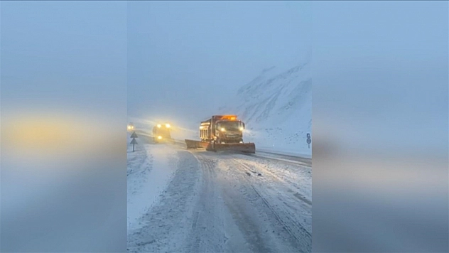 Malatya'dan yola çıkacaklar dikkat! Kar bir güzergâhı daha kapattı!