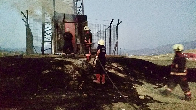 Malatya-Elazığ yolunda korkutan yangın! Baz istasyonu alev alev yandı