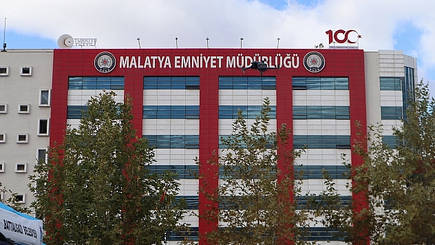 Malatya Emniyet Müdürlüğü Duyurdu: Park Halindeki Aracı Oğlu Yakmış!