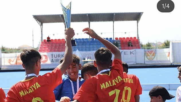 Malatya Hokey şampiyon olarak 1. Lig'e yükseldi