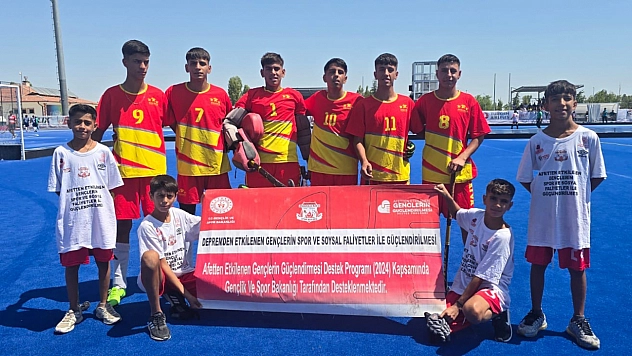 Malatya hokeyinin üç genç yıldızı milli takım kampına davet edildi