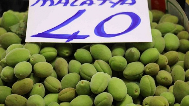 Kayısı tezgâhlardaki yerini aldı
