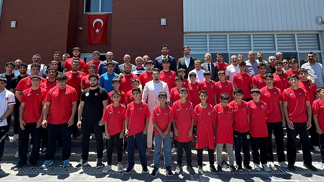 Malatya'nın 7 güreşçisi milli takım kampında!