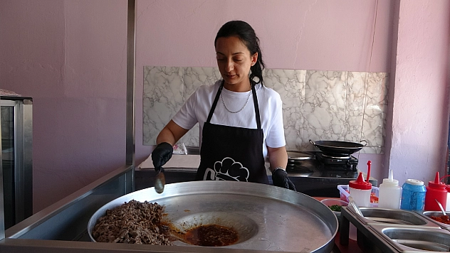 Malatya'nın tek kadın tantuni ustası: İlçede büyük destek görüyor!