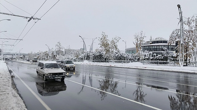 Malatya'nın yüksek yerleri beyaza büründü! Hava sıcaklığı 5 derece düştü...
