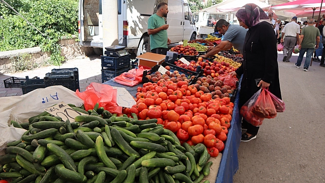 Malatya pazarlarında fiyatlar eriyor: Domates 30, salatalık 15 liraya düştü!