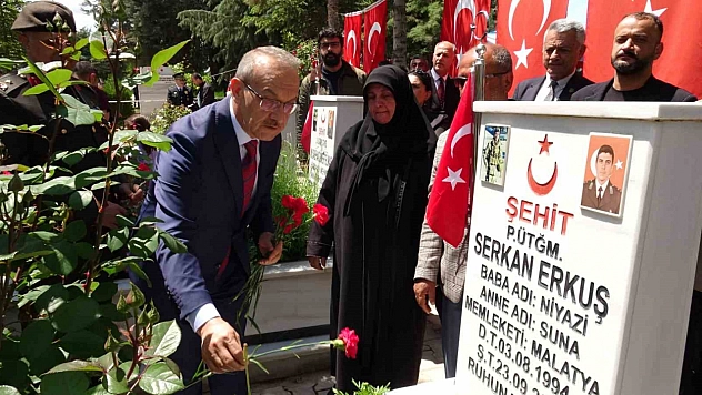 Malatya protokolü bayram öncesi şehitliği ziyaret etti