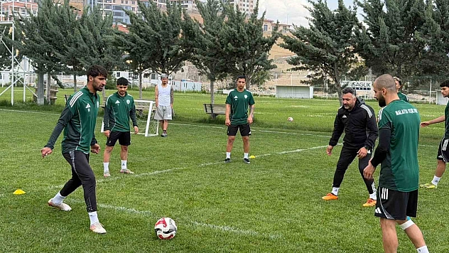Herkesi tribüne bekliyoruz