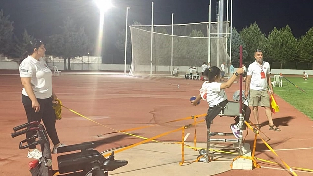Malatyalı özel sporcu çifte madalyayla döndü