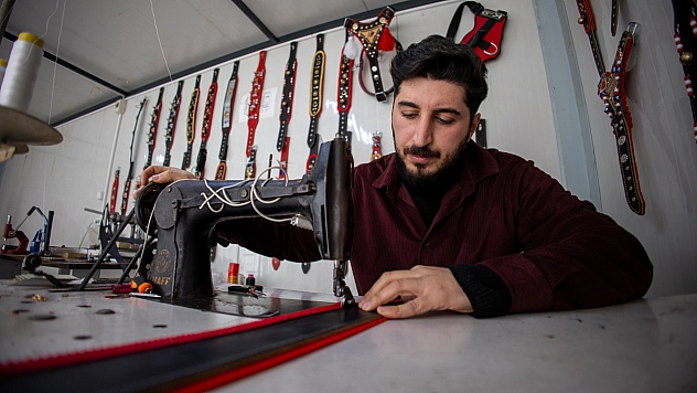 Malatyalı usta, el yapımı tasmalarıyla dünya pazarında