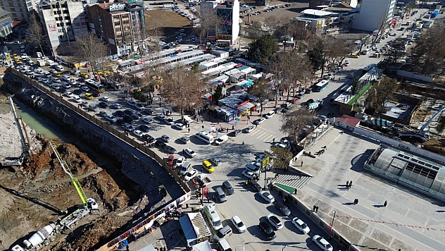 Malatyalılar araç park etmeyi bilmiyor...