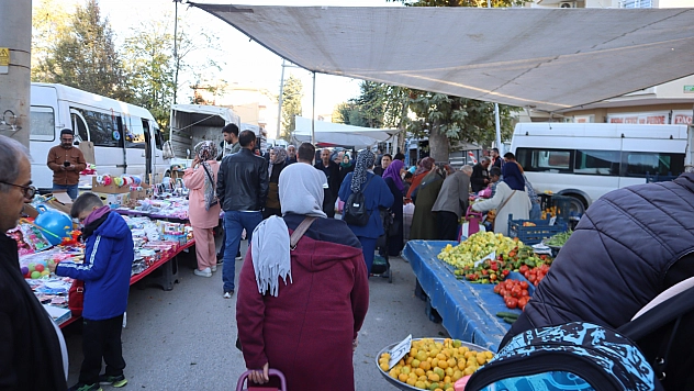Malatyalılar uygun fiyat peşinde! Pazarda meyve fiyatları cep yakmaya devam ediyor