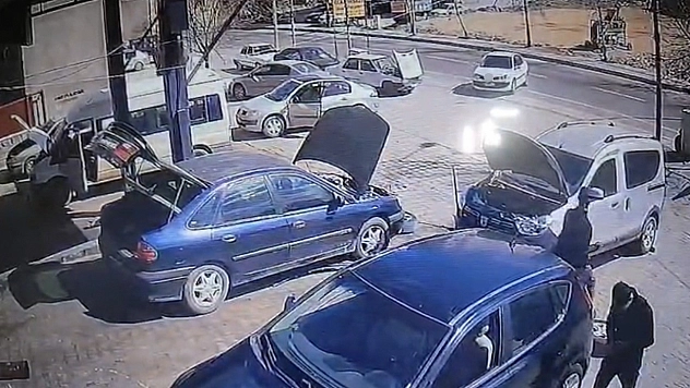 El frenini çekmeyi unuttu, araç anayola çıktı