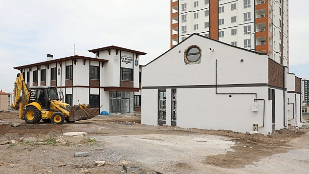 Melikgazi'de sağlık merkezlerine çevre düzenlemesi yapılıyor