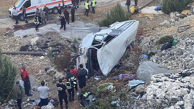 Mersin'de feci kaza: 5 ölü, 14 yaralı
