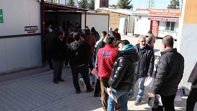APP Plaka Yoğunluğu Tepki Çekti: Süre Uzatılmalı Çağrısı