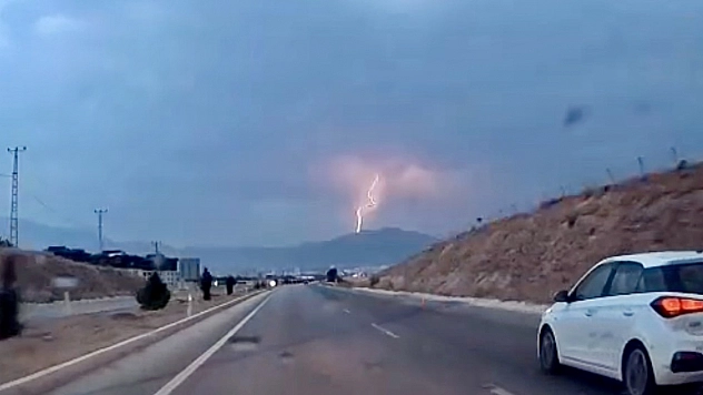 Meteoroloji uyarmıştı: Malatya'da saatteki hızı 60 kilometreye ulaştı