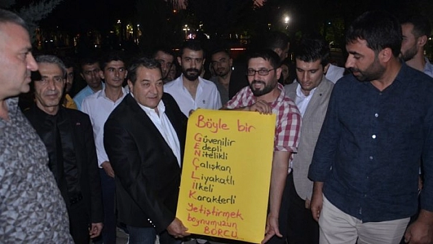 Fendoğlu gençlerle sohbet etti