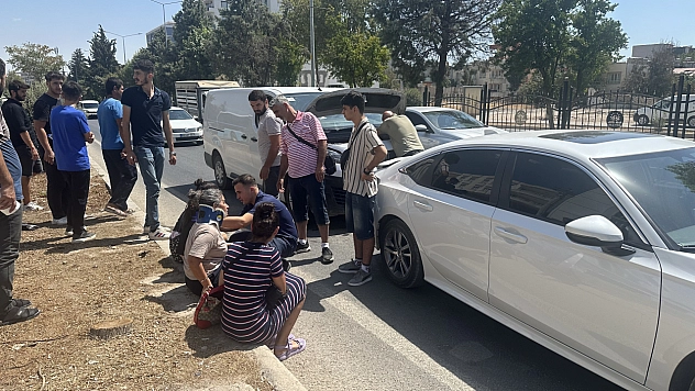 Midibüs ile otomobil çarpıştı: 1 yaralı