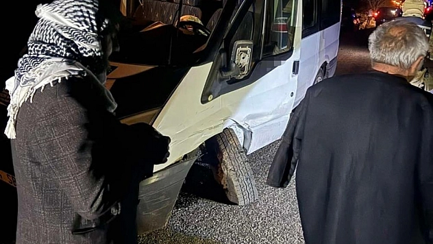 Minibüs ile otomobil çarpıştı: 1 yaralı