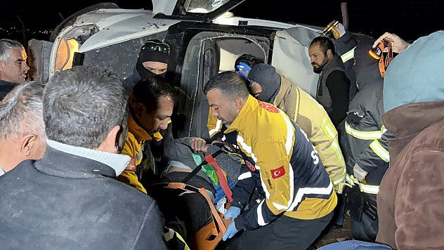 Minibüs takla atarak devrildi: 4 yaralı