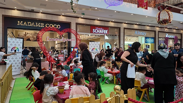 Minik Eller Anneleri İçin Hünerlerini Sergiliyor