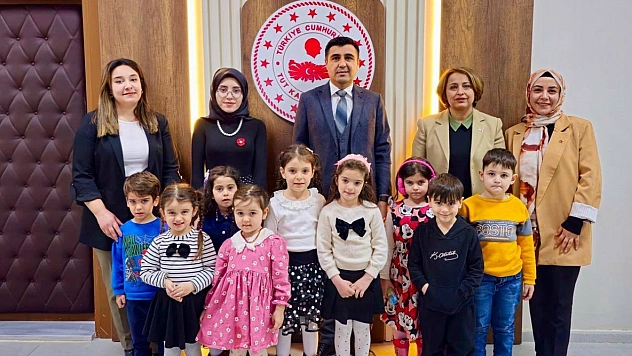Minik öğrencilerden Kaymakam Güngör'e anlamlı ziyaret