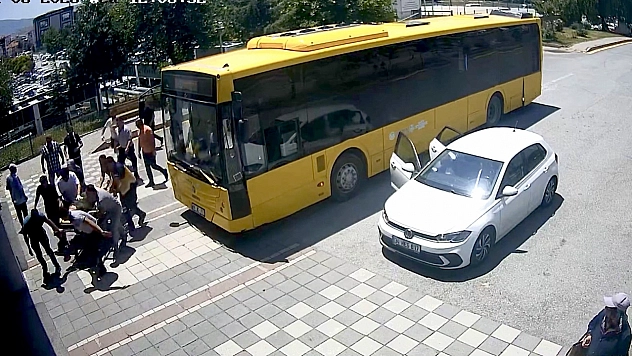 MOTAŞ şoförü saniyelerle yarıştı! Kalp krizi geçiren yolcu için güzergahı değiştirdi