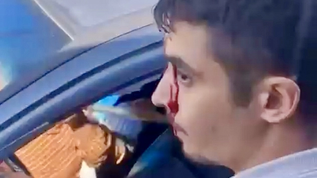 MOTAŞ şoförü tartıştığı genç sürücüyü annesinin yanında darp etti