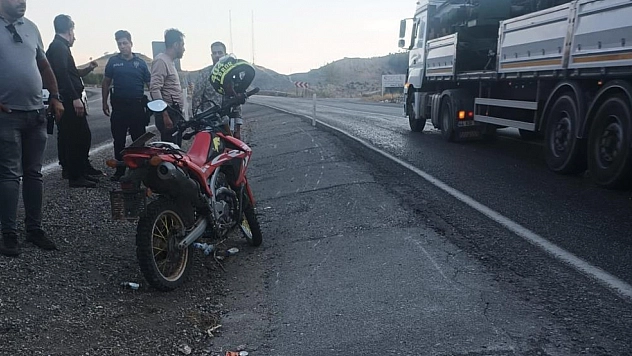 Motosiklet bariyere çarptı: 1 yaralı