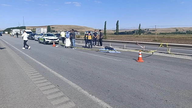 Motosiklet bariyerlere çarptı: Sürücü olay yerinde can verdi