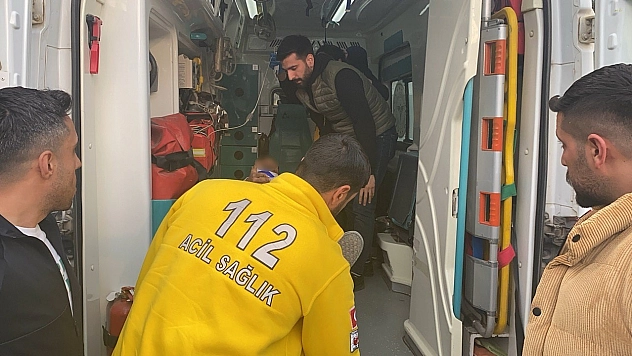 Motosiklet ile otomobil çarpıştı