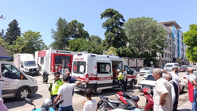 Motosiklet ile otomobil çarpıştı: 1 yaralı