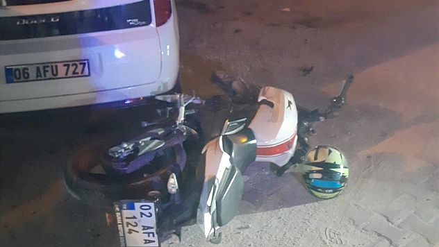 Motosiklet park halindeki araca çarptı: 1 yaralı