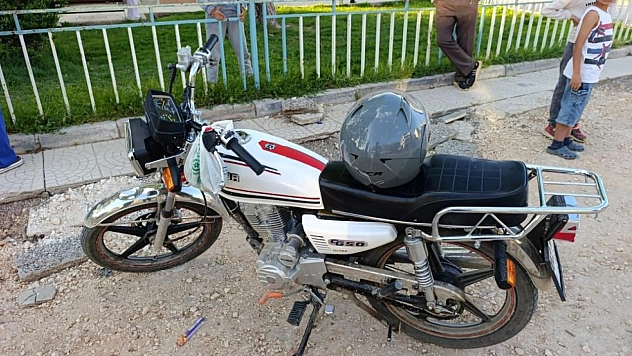 Motosikletle bisiklet çarpıştı: 2 yaralı