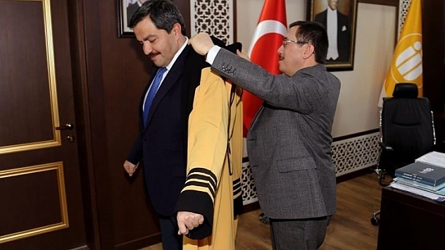 Müdür Bentli profesör oldu