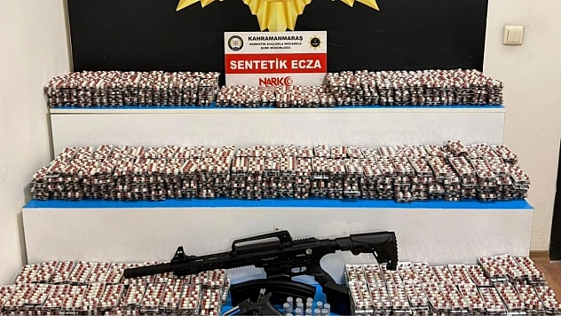 Narkotik operasyonunda uyuşturucu, silah ve para ele geçirildi