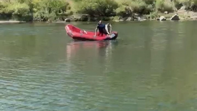 Nehre giren öğretmen boğuldu