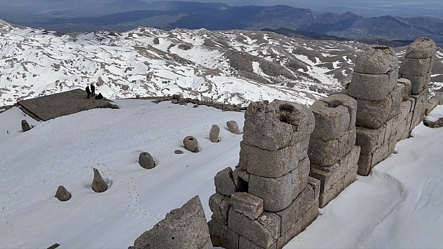 Nemrut Dağı sezonun ilk ziyaretçilerini ağırladı