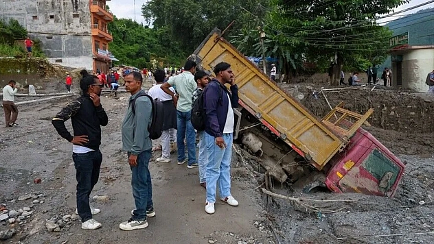 Nepal'deki selde hayatını kaybedenlerin sayısı 734'e yükseldi