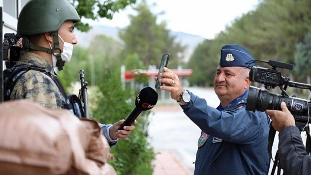 Komutanın sürprizi duygulandırdı
