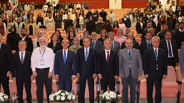 Nüfusun geleceği Malatya'da konuşuldu: Doğurganlık azalıyor, yaşlılık artıyor