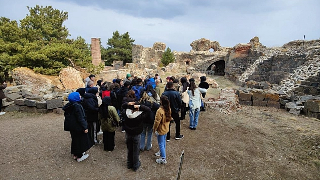 Öğrenciler Aziziye Tabyaları'nda tarih yaşadı
