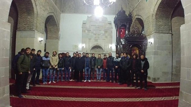 Öğrenciler sabah namazında buluştu
