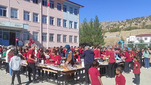 Öğrencilerden Gazze'ye yardım etkinliği