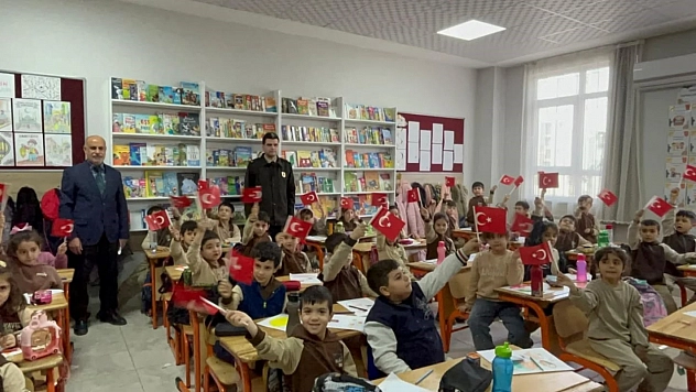 Öğrencilerden Mehmetçiğe anlamlı mektup