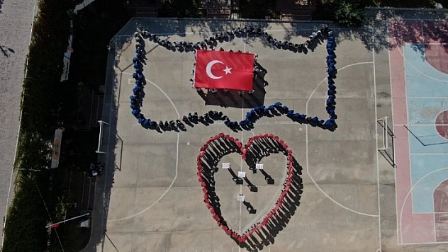 Öğrencilerden anlamlı mesaj