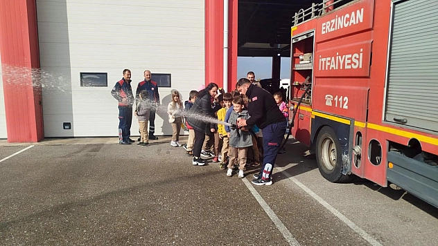 Öğrencilere itfaiye eğitimi