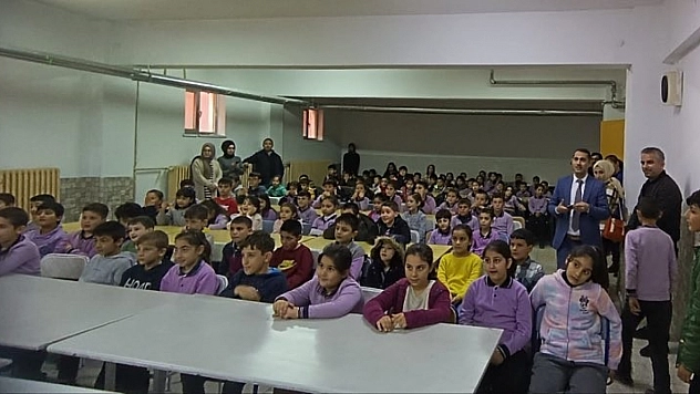 Öğrencilere Kukla gösterisi